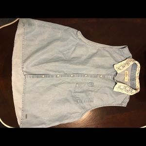 Grey cut off sleeve shirt with floral collar